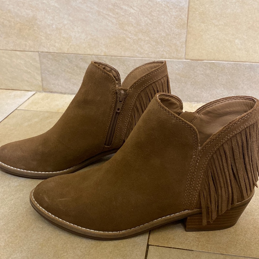 Lucy Brand Women’s Heel Boots Size 6 1/2 Very comfy to wear and great! For walks